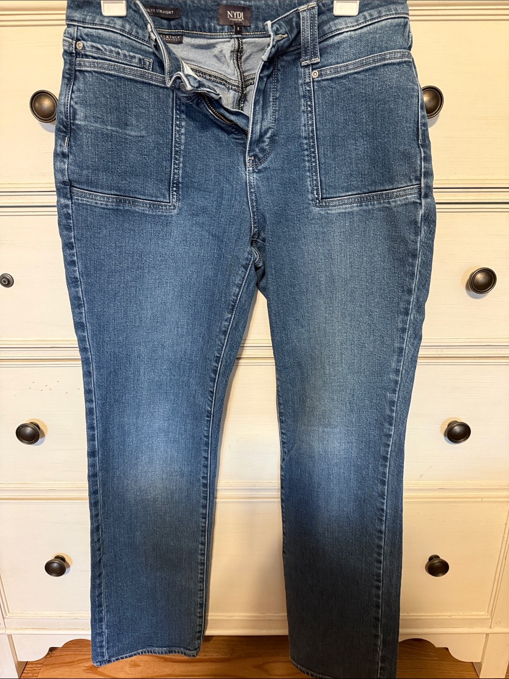 NYDJ Marilyn Straight-Leg Jeans with Front Pockets.Lift and Tuck Technology.